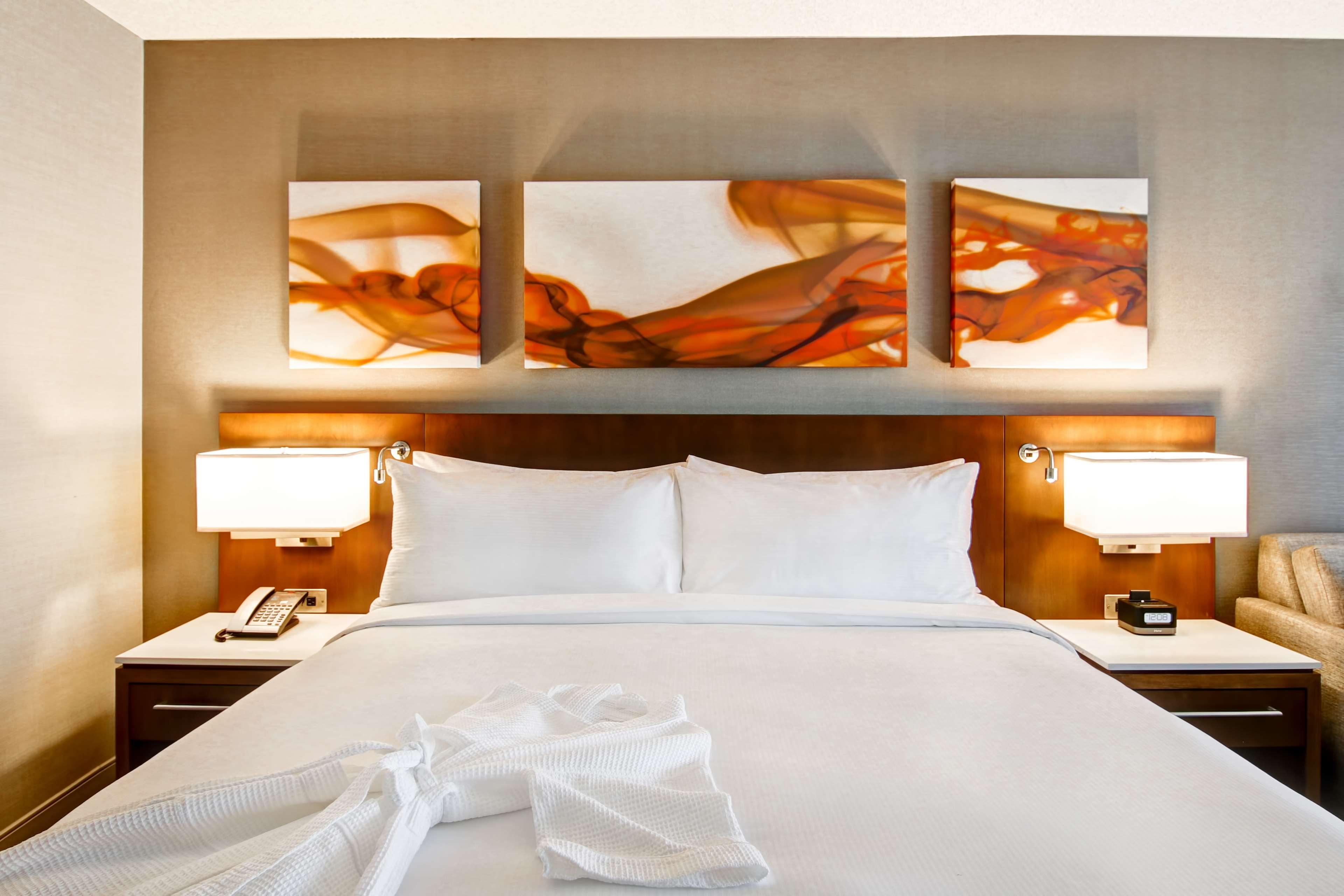 ฮิลตัน มิสซิสซอกา เมดโดว์เวล Hotel ภายนอก รูปภาพ