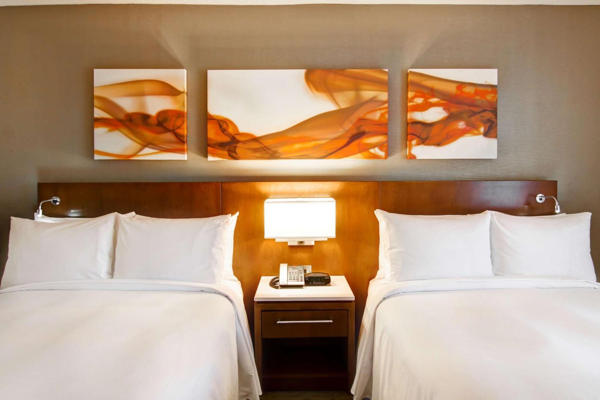 ฮิลตัน มิสซิสซอกา เมดโดว์เวล Hotel ภายนอก รูปภาพ