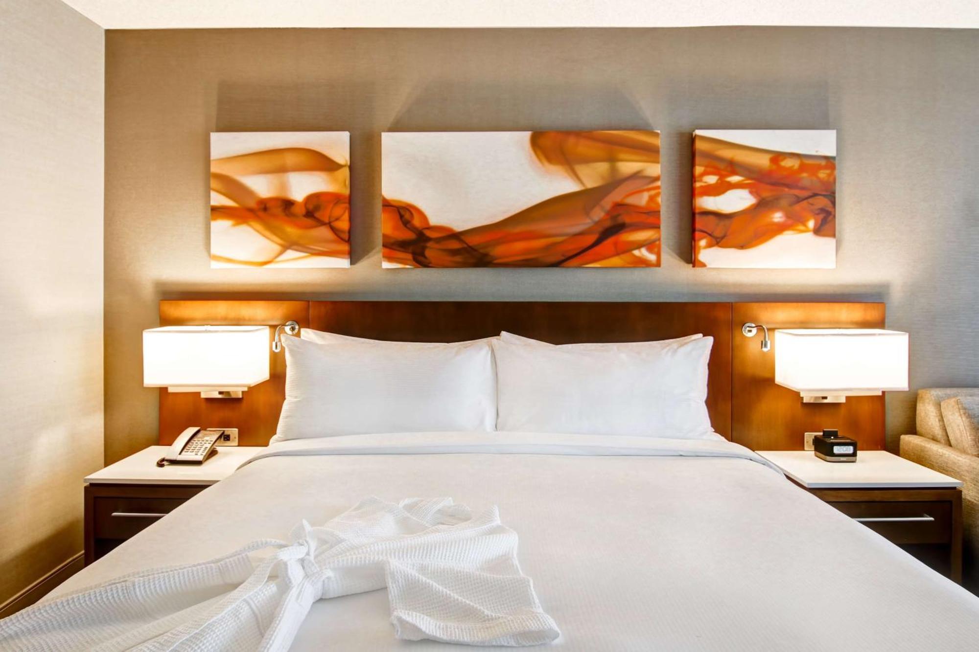 ฮิลตัน มิสซิสซอกา เมดโดว์เวล Hotel ภายนอก รูปภาพ