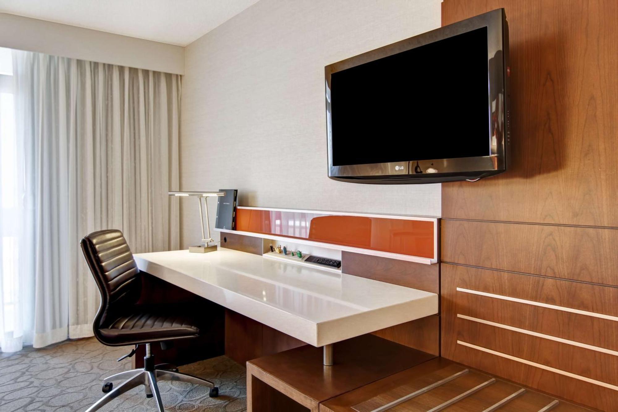 ฮิลตัน มิสซิสซอกา เมดโดว์เวล Hotel ภายนอก รูปภาพ