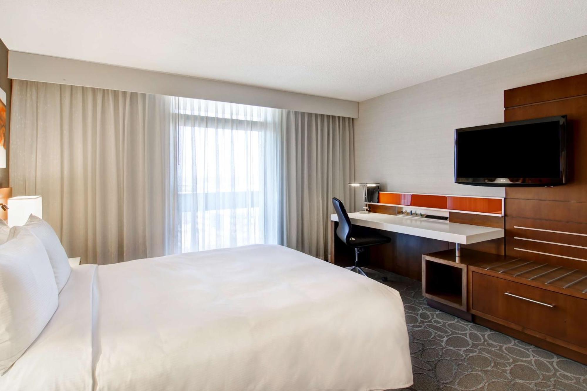 ฮิลตัน มิสซิสซอกา เมดโดว์เวล Hotel ภายนอก รูปภาพ