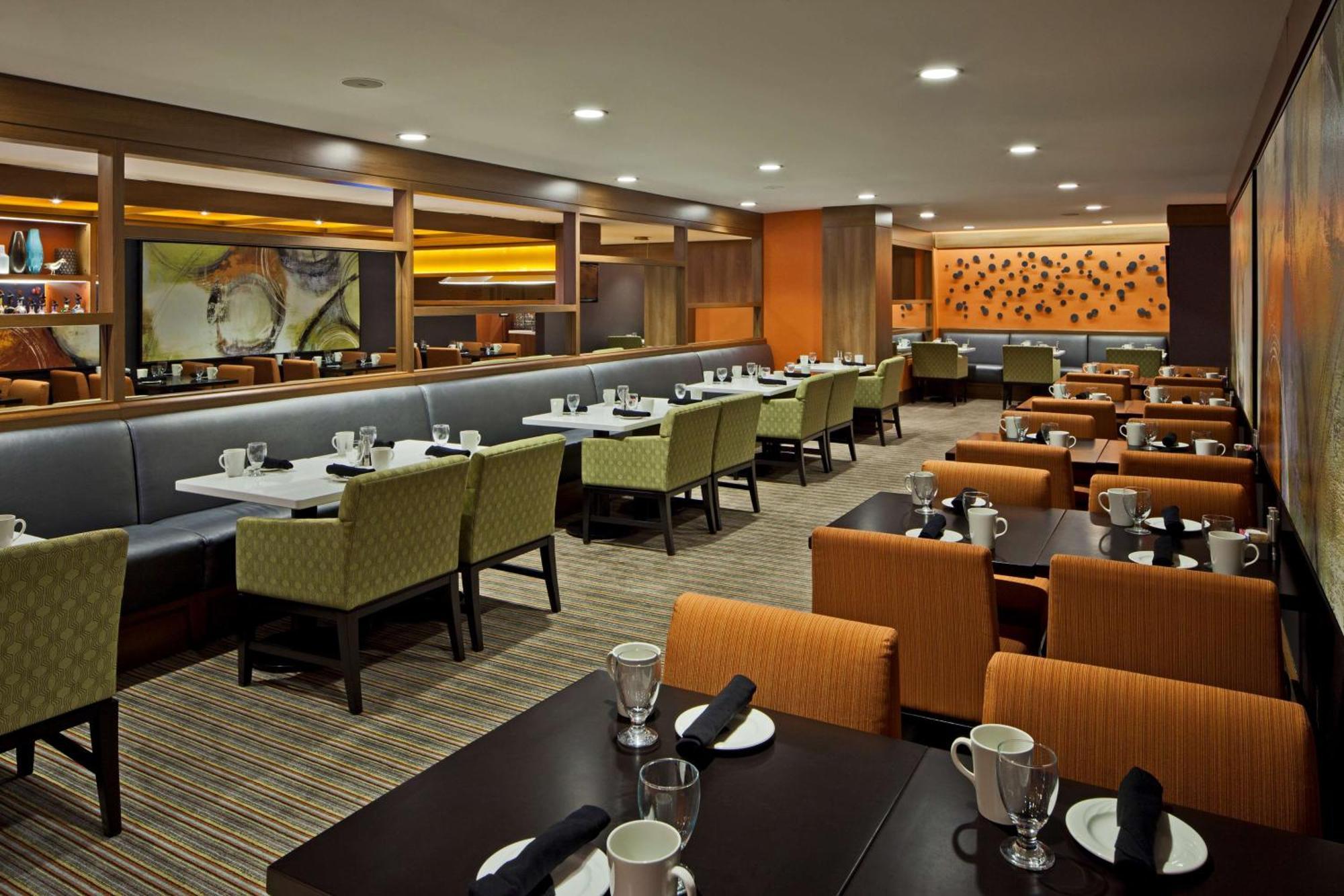 ฮิลตัน มิสซิสซอกา เมดโดว์เวล Hotel ภายนอก รูปภาพ